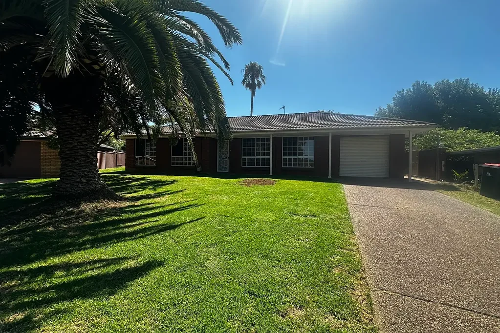 Well-Presented Home in Lakeside 
This neatly presented home offers comfortable and practical living