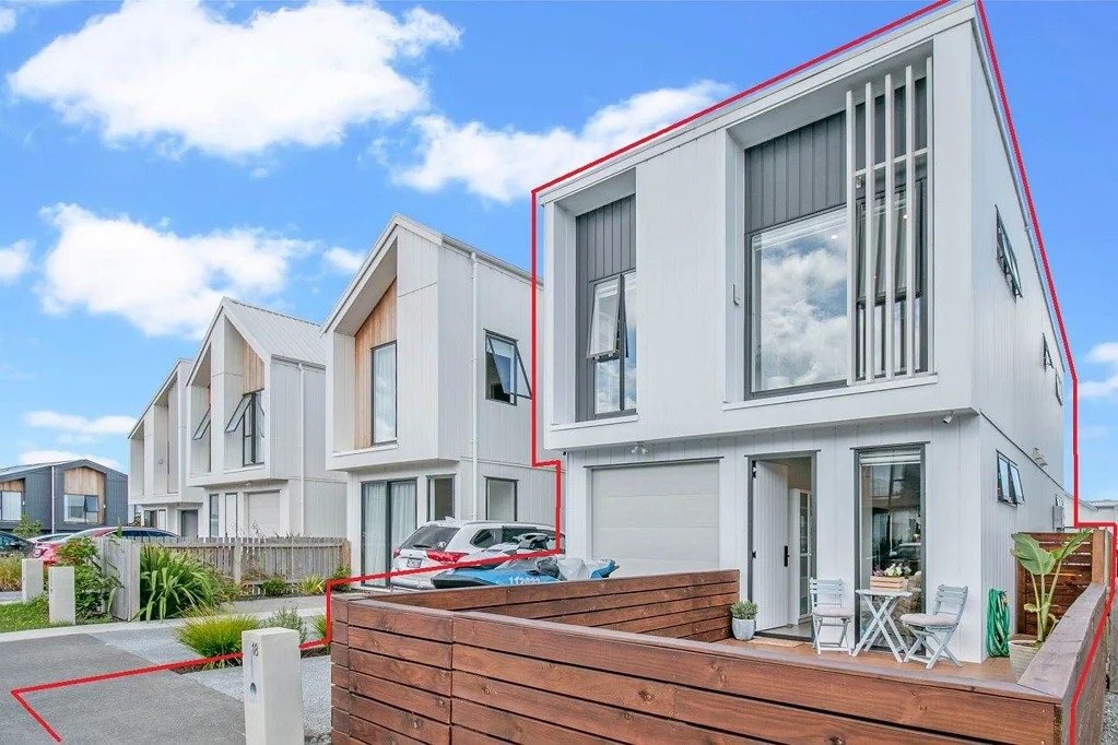 Westgate 4房 仍在Master Builder质保期内！带地暖卫浴+高端电器，最后抢购！ Freestanding and spacious in Whenuapai School zone
