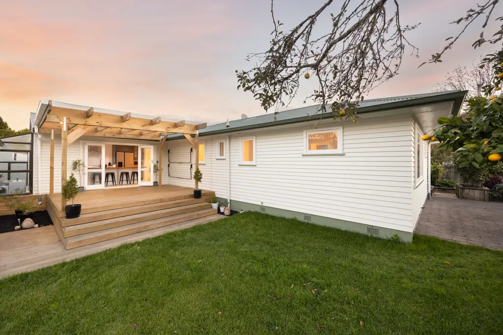 Hillcrest 5房  Premium Family Home with Self Contained Unit