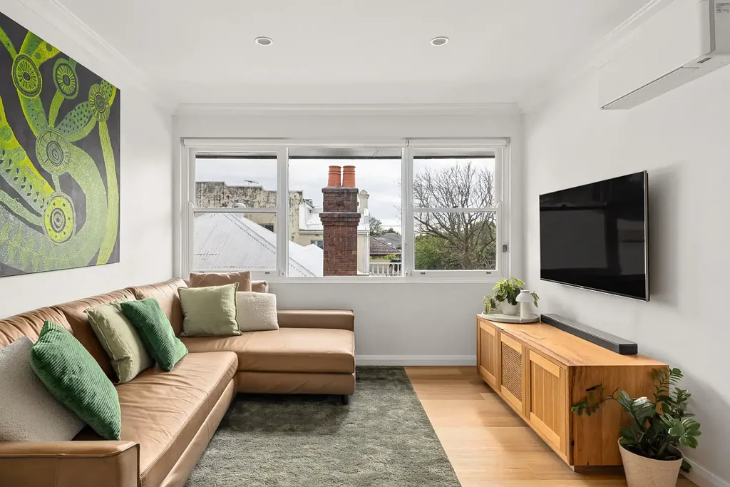 Croydon 2Kwarto North-facing corner apartment with leafy outlook