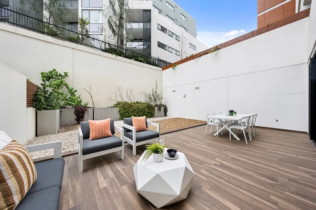Lane Cove 1Phòng ngủ 1 Bedroom + Study Ground Floor Courtyard Apartment - 175 sqm on Title