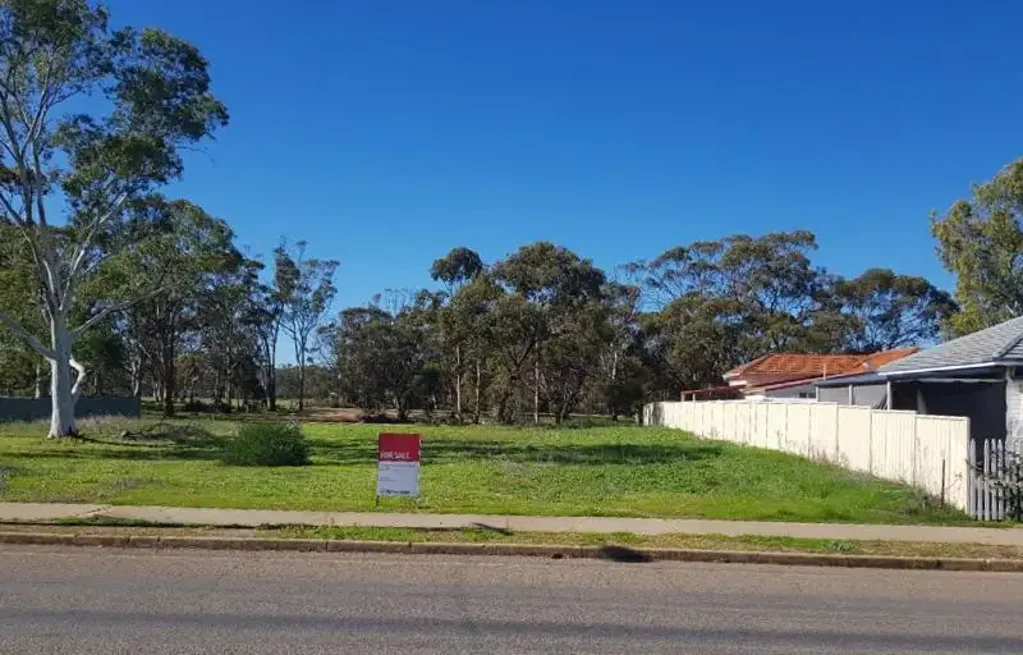 Moora  UNDER CONTRACT