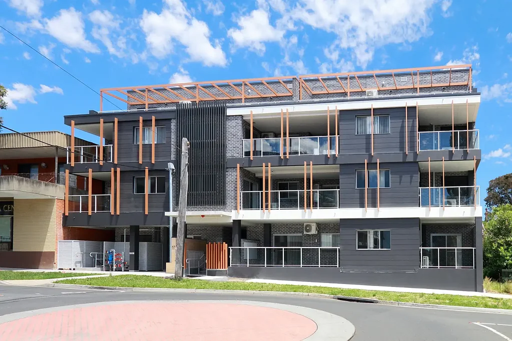 Modern top floor apartment in a convenient locale