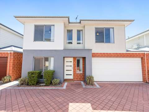 Stylish 4-Bedroom, 2-Bathroom Townhouse in a Prime Location