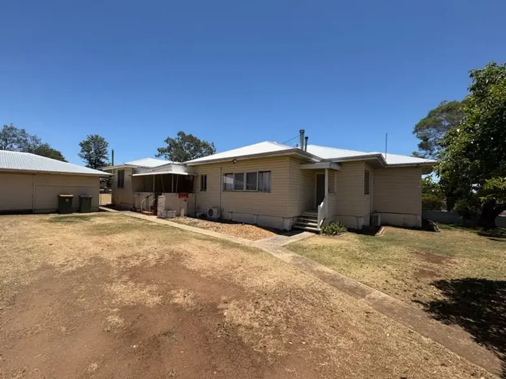 17 Cribb Street, Oakey, QLD 4401