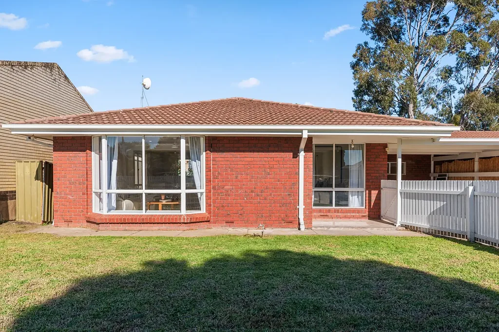 Athelstone 3房  Renovated, Refined & Ready to Enjoy.