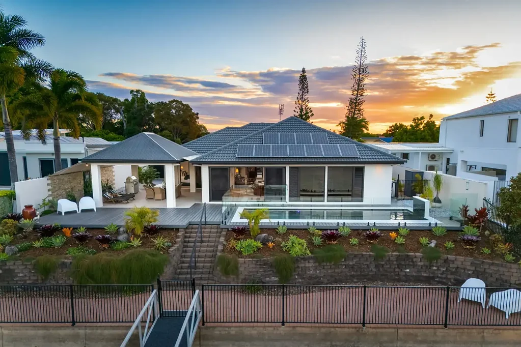 Pelican Waters 4Kwarto AN EXCEPTIONAL WATERFRONT POSITION, A LIFESTYLE TO MATCH