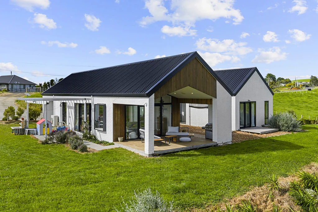 Huntly  Stunning Lifestyle with Impressive Rural Views