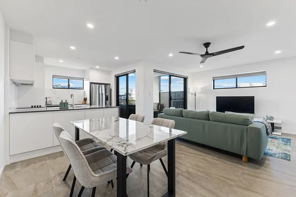 Lutwyche 2房 Lutwyche市中心近新公寓生活 Near-New Apartment Living in the Heart of Lutwyche