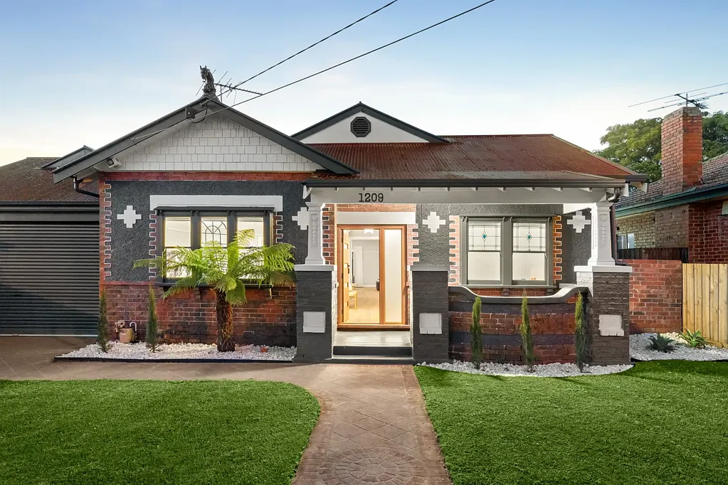 Oakleigh 4chambre Prestige, Character and Family Luxury in the Heart of Oakleigh