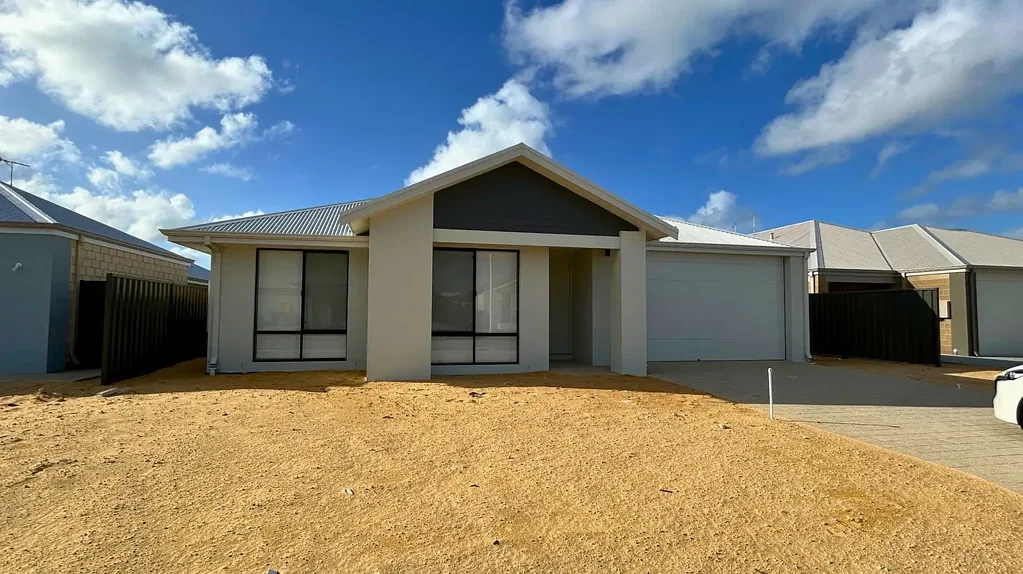 Brand New 4x2 Coastal Home - Where space meets Sea Breeze