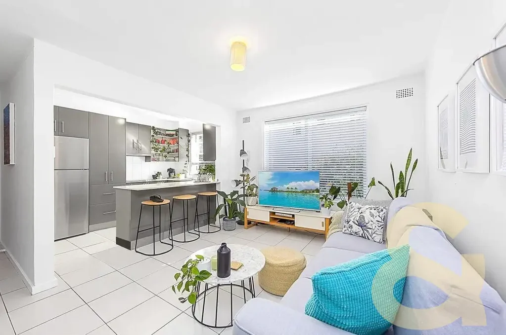 HOME UNIT BY THE BEACH