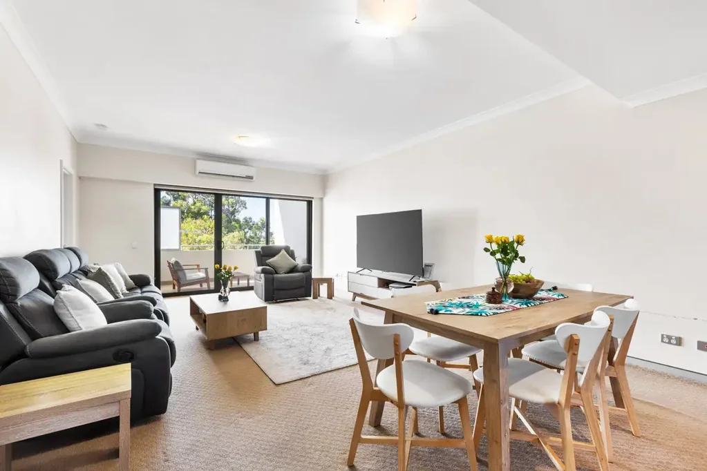 98/6 Walsh Loop, Joondalup, WA 6027