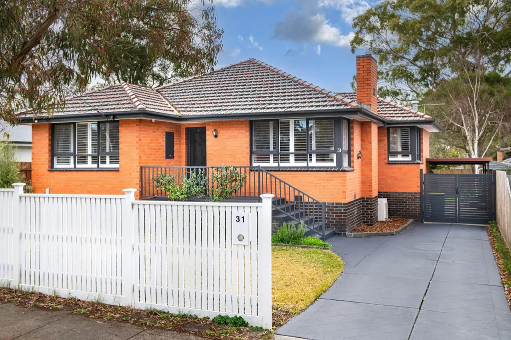Blackburn North 3ਬੈੱਡਰੂਮ Elevated, renovated, and with stunning mid-century charisma!