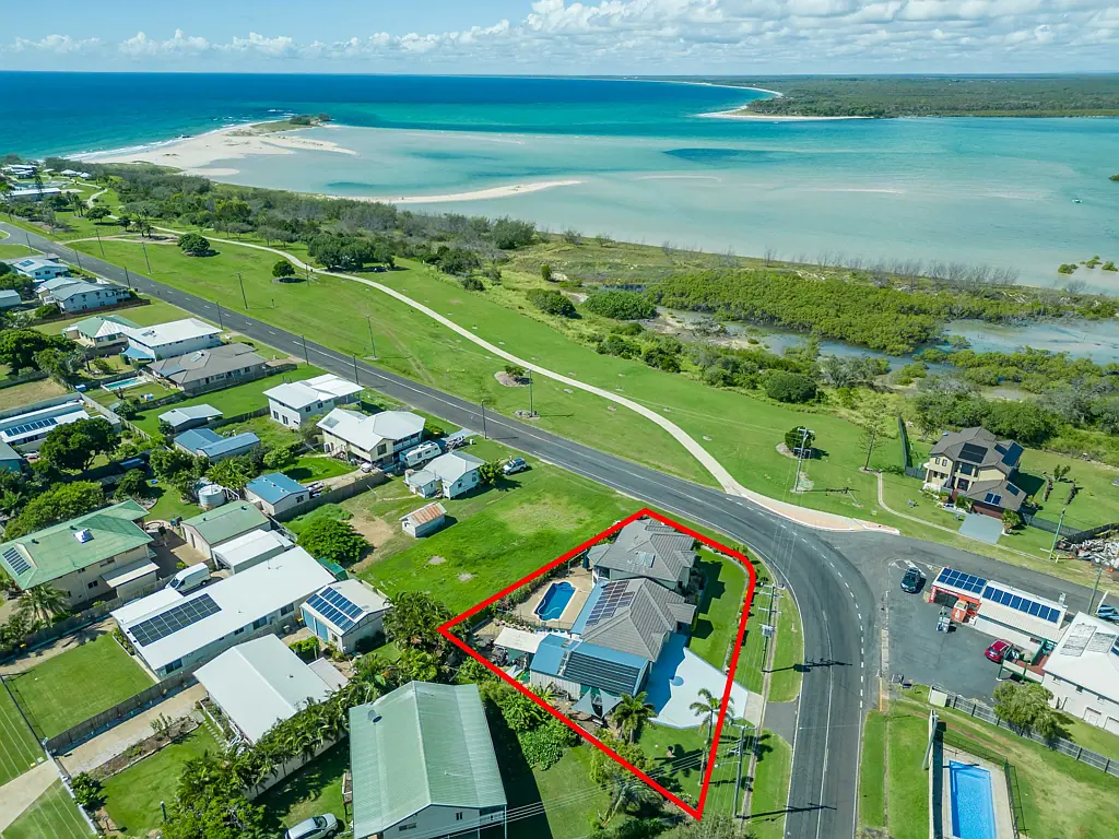 Elliott Heads 4બેડરૂમ WHAT A LIFESTYLE, WHAT A VIEW! WHOPPING FAMILY HOME WITH POOL, SHEDS & SOLAR...