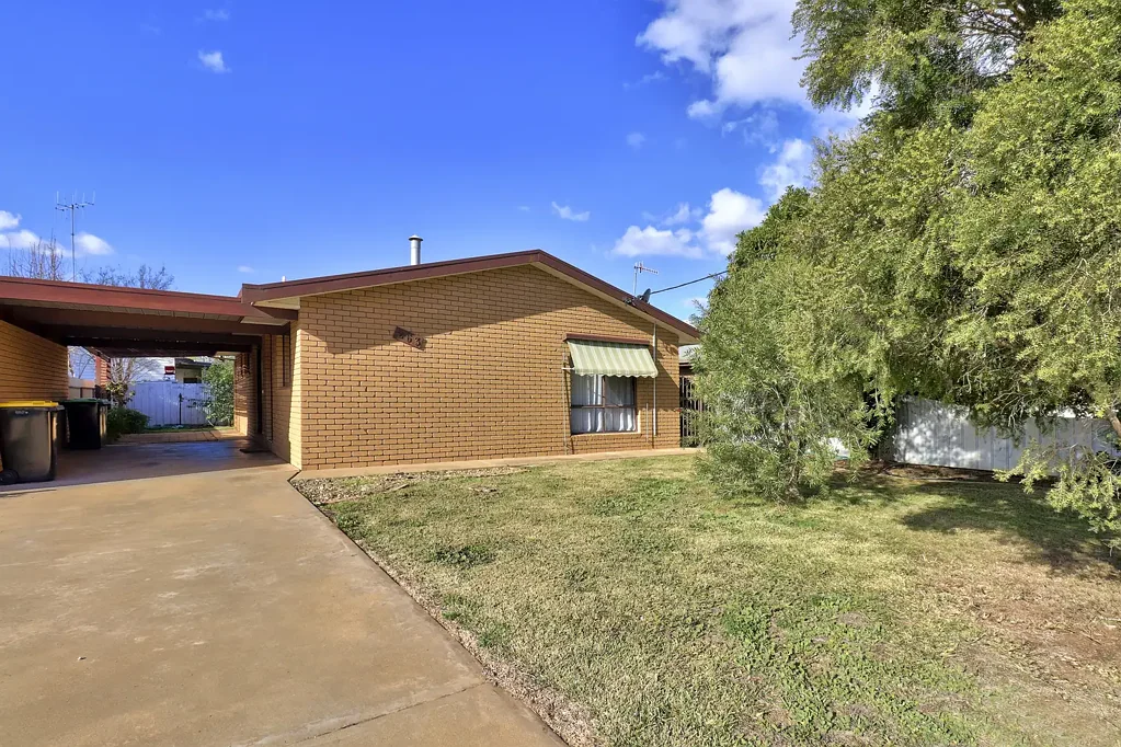 Deniliquin 2ห้องนอน Neat Northside Townhouse