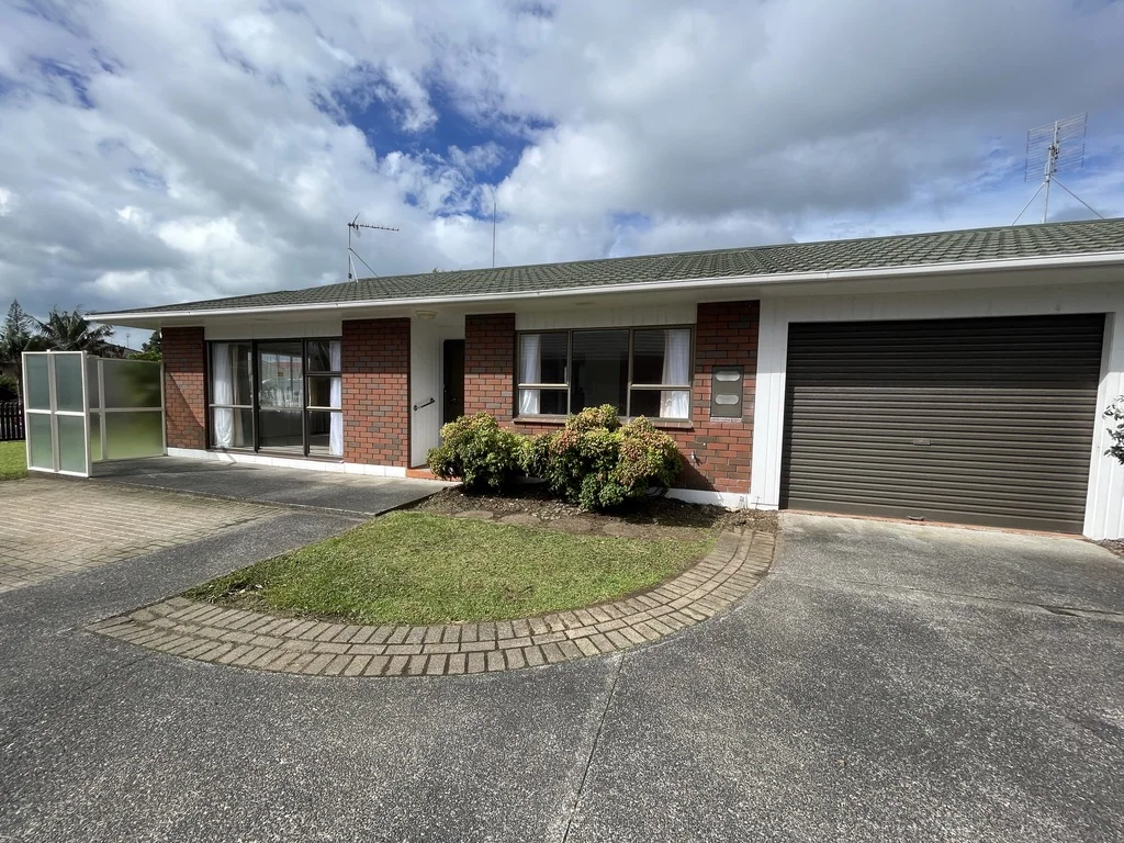 Orewa 2침실 Front Unit in Prime Location