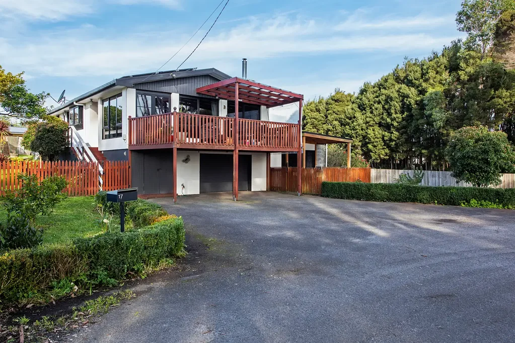 Smithton 4Phòng ngủ Tranquil Living with Water Views in a private location!