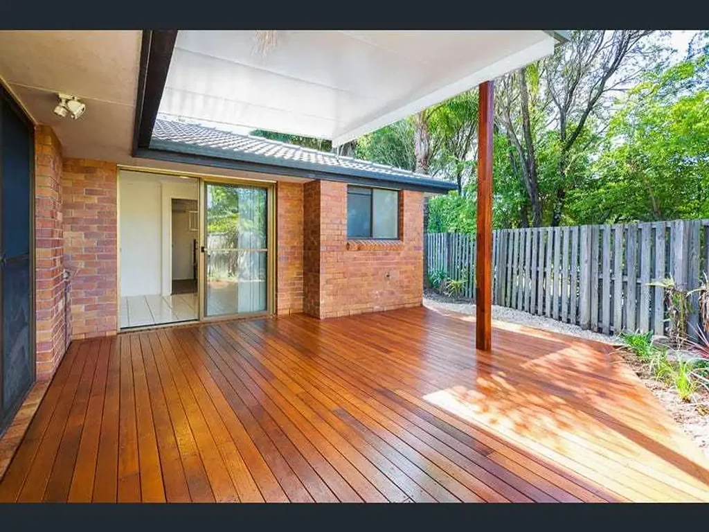 RENOVATED LOWSET IN QUIET CUL-DE-SAC ...