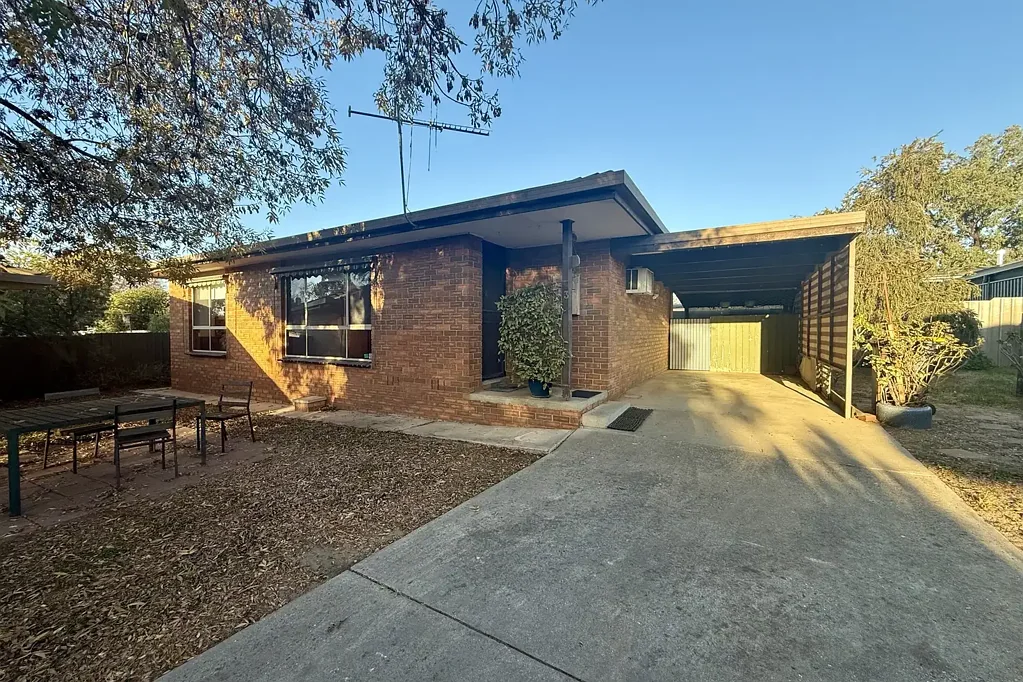 East Bendigo 2Kwarto ~INVESTORS ONLY~ TWO BED UNIT WITH GREAT YARD