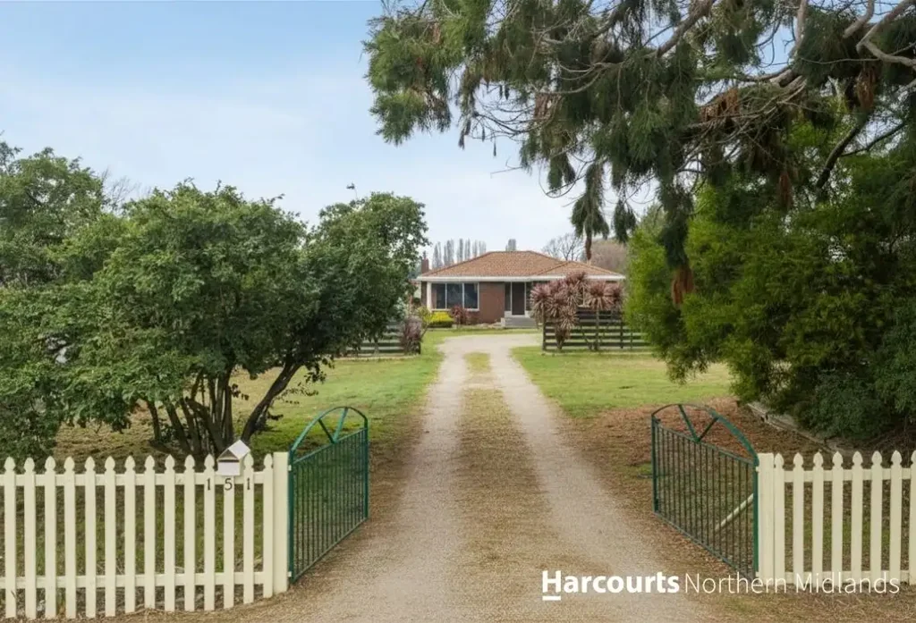 Campbell Town 3ਬੈੱਡਰੂਮ Timeless Brick, Exceptional Space!