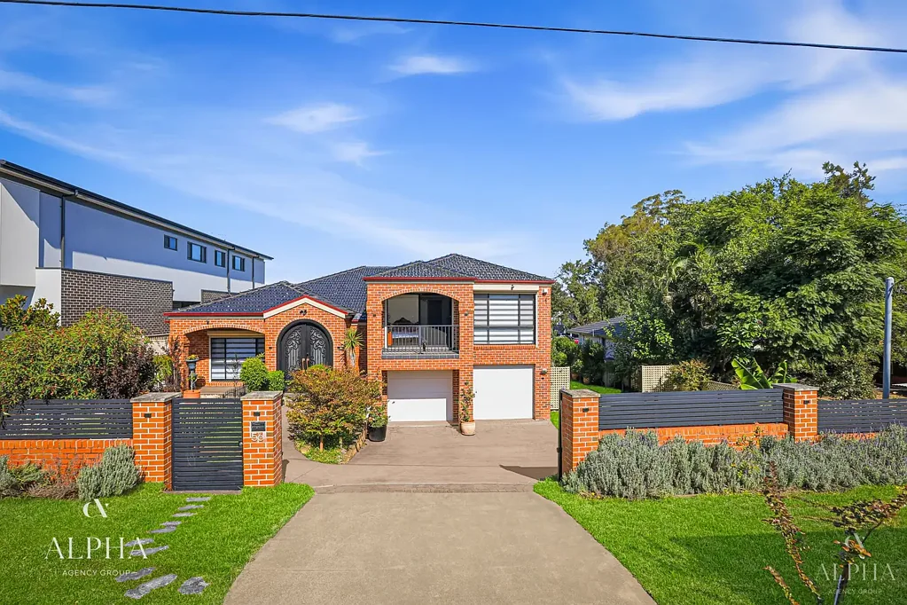 Guildford 6房 6卧三层杰作 太阳能电池板 私人度假胜地 豪华套间浴室 影院聚会空间 美食厨房 宽敞客厅 精心庭院 户外果园 花园用餐区 Luxurious 6-Bedroom Oasis