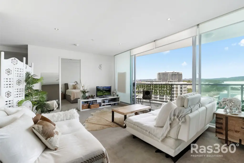 Southport 1Phòng ngủ Oversized One-Bedroom Apartment with Skyline Views