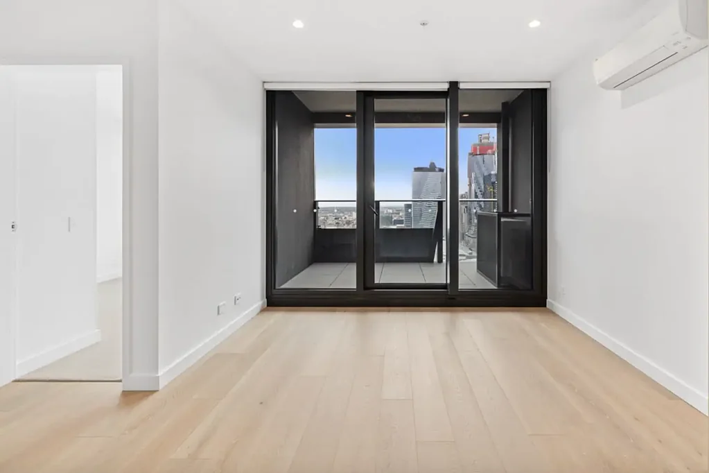 *Furnished Option* North Facing Light Filled with Luxury Facilities!