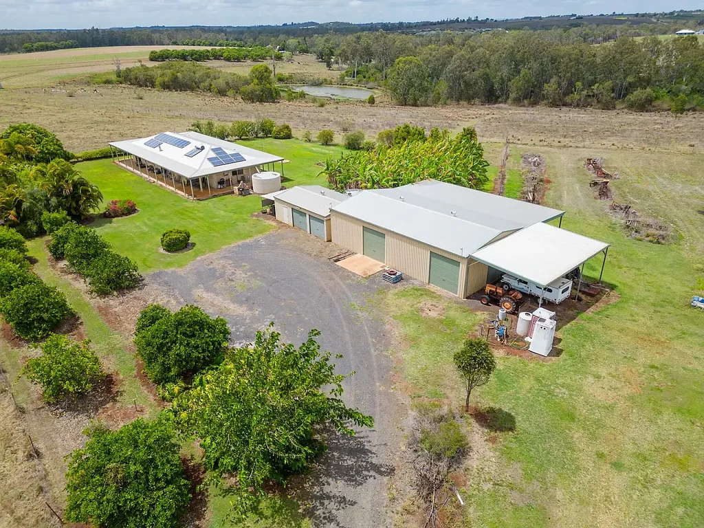 North Isis 4房  LARGE BRICK HOME WITH RED SOIL AND WATER ALLOCATION