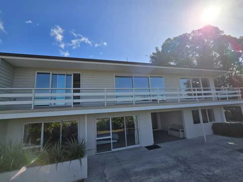 Tauranga Central 6બેડરૂમ Space, serenity, and sunrise views — make it yours