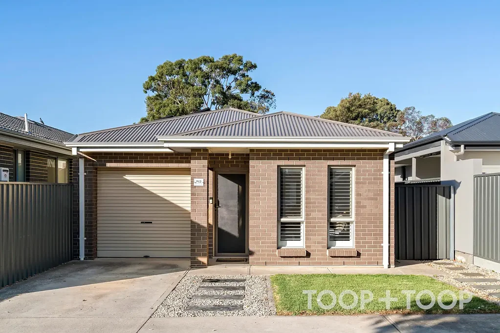 Greenacres 3 Bedroom A Modern Sanctuary Awaits