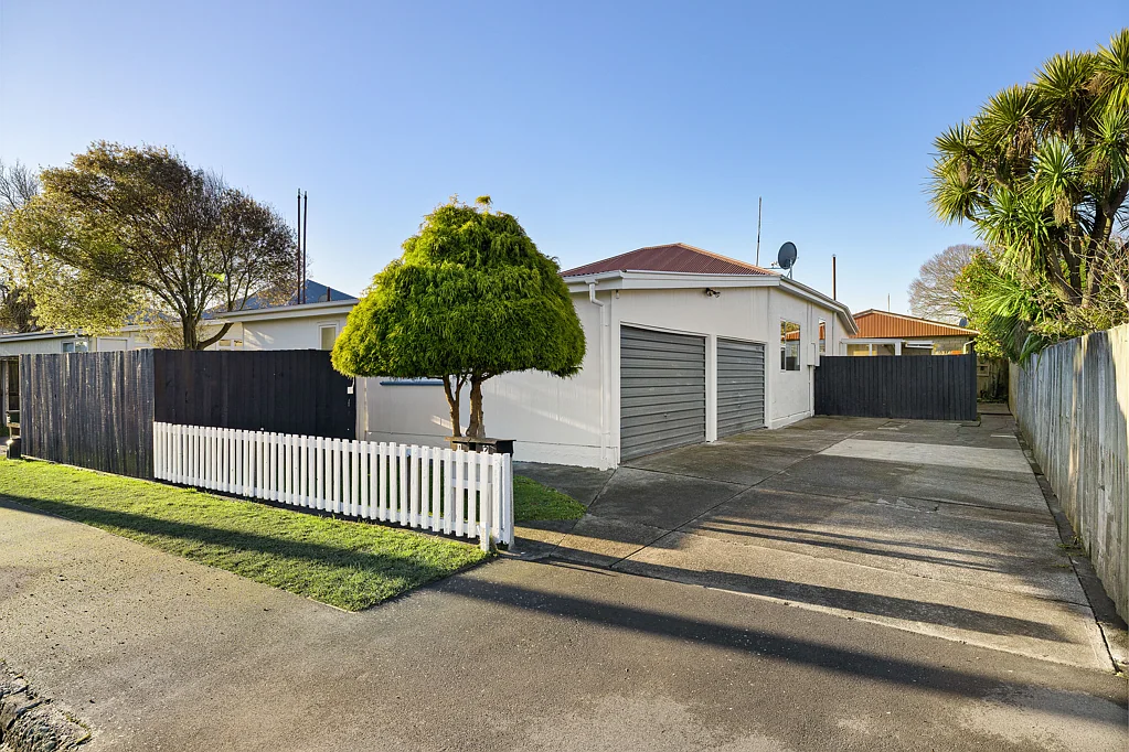 Sydenham 3房  But wait! There's more! Huge opportunities here.
