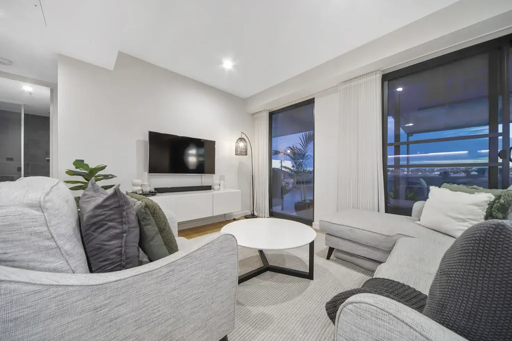 Stunning Fully Furnished Apartment!