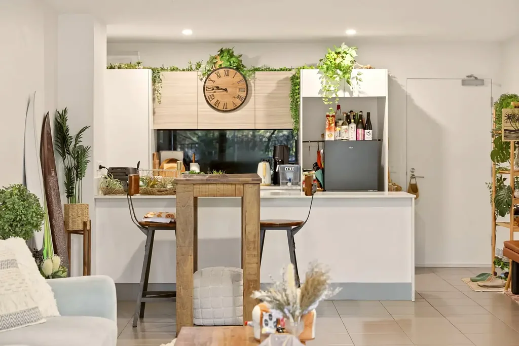 Bundall 2房  Spacious Ground Floor Apartment with Expansive Outdoor Living