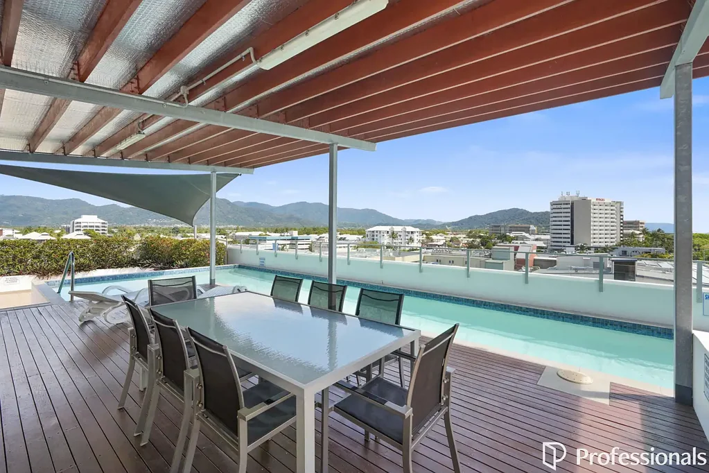 Cairns City 3Moenga Spacious 3-Bedroom Apartment with 2 Car Spaces in the Heart of Cairns City