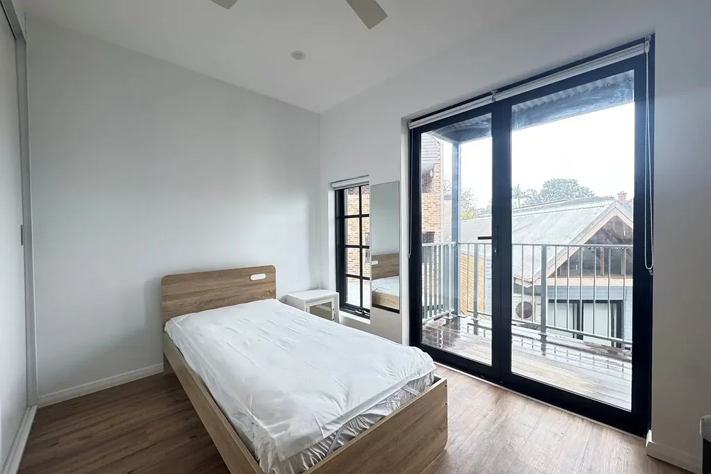 FURNISHED STUDIO