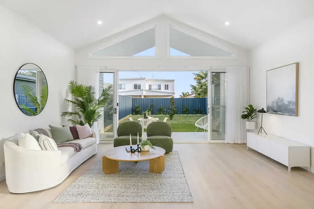East Corrimal 4Kwarto Brand new Hamptons-inspired designer home