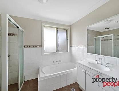 4/1 Fields Road, Macquarie Fields, Macarthur Region, 2 ਕਮਰੇ, 2 ਬਾਥਰੂਮ, House