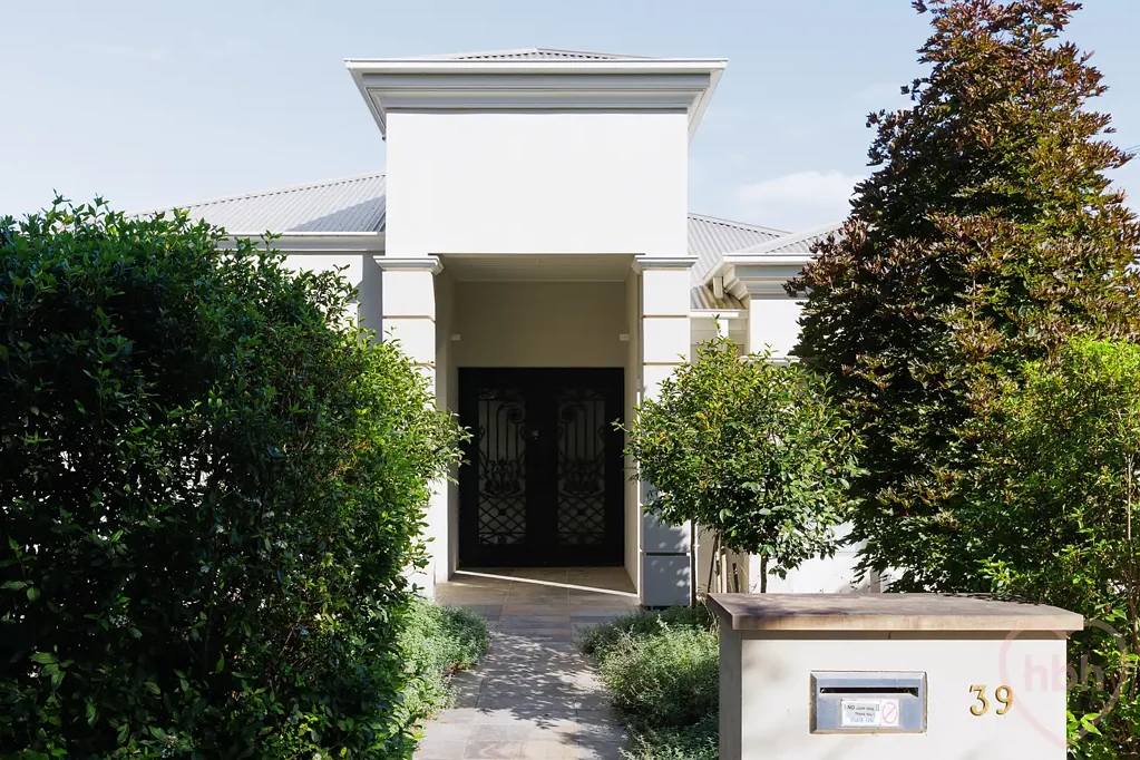 Bespoke Grandeur - Distinctively Yarralumla