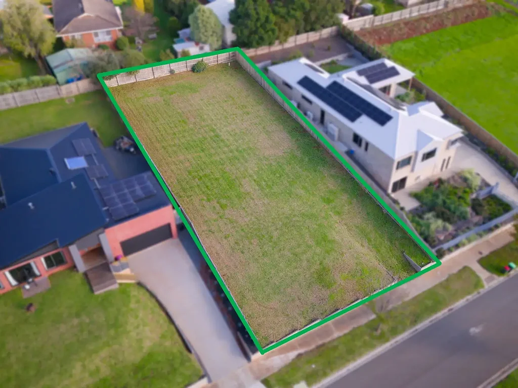 Drouin Elevated Living with Uninterrupted Views – 954m² of Prime Land on the South Side