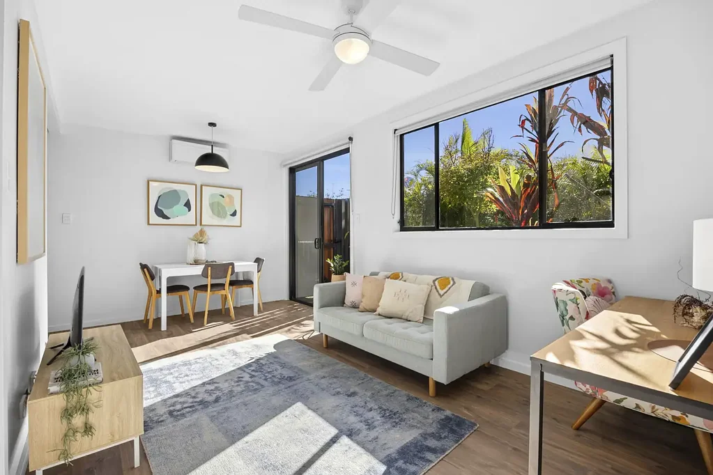 Private & Peaceful Garden Flat in Prime Coastal Location