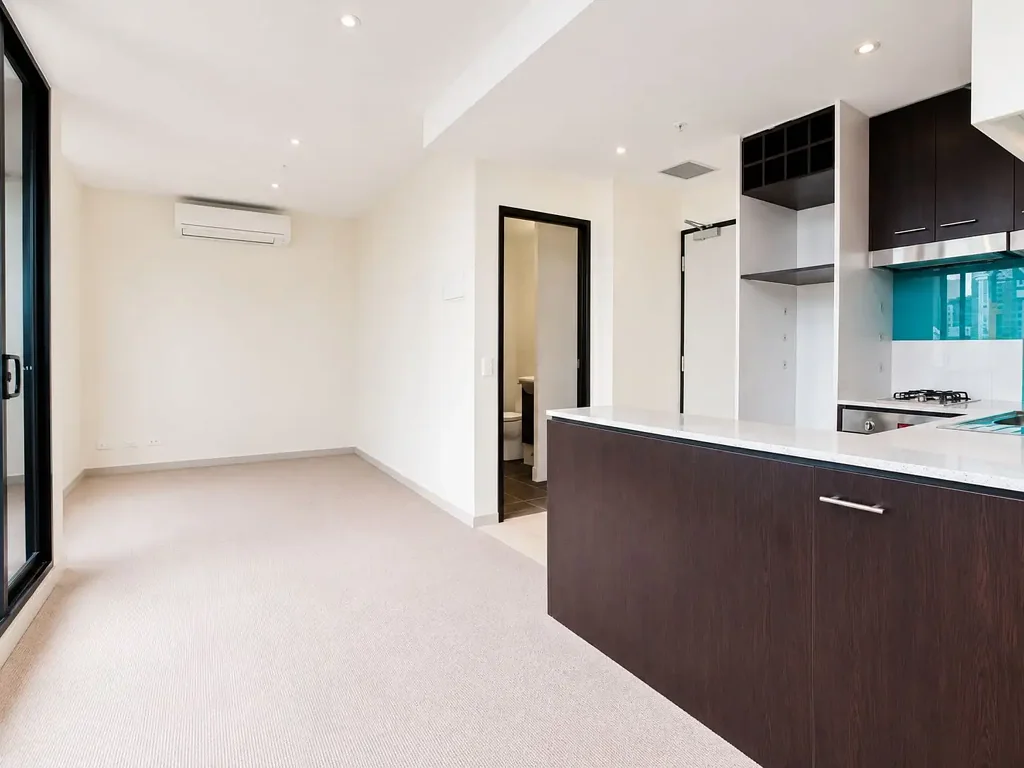 Modern Comfort on Iconic Swanston Street