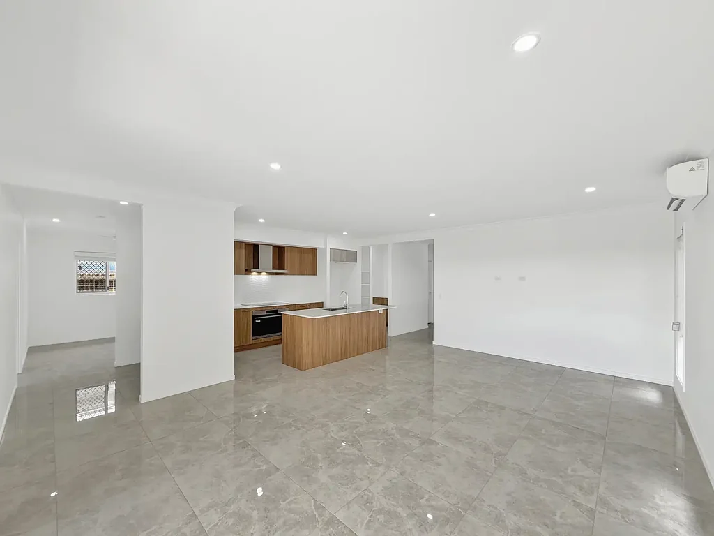 Brand new and ready for you - 4 bedroom family beauty!