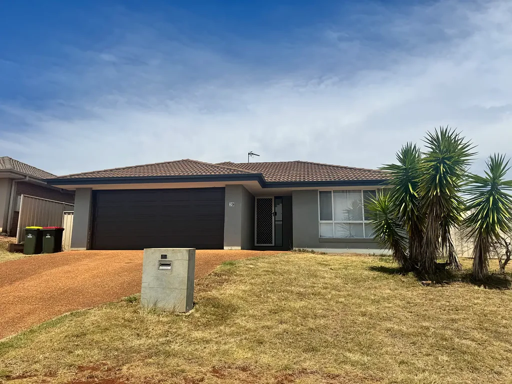 Kingaroy 4Kwarto Modern Family Living  - Or Perfect Investment