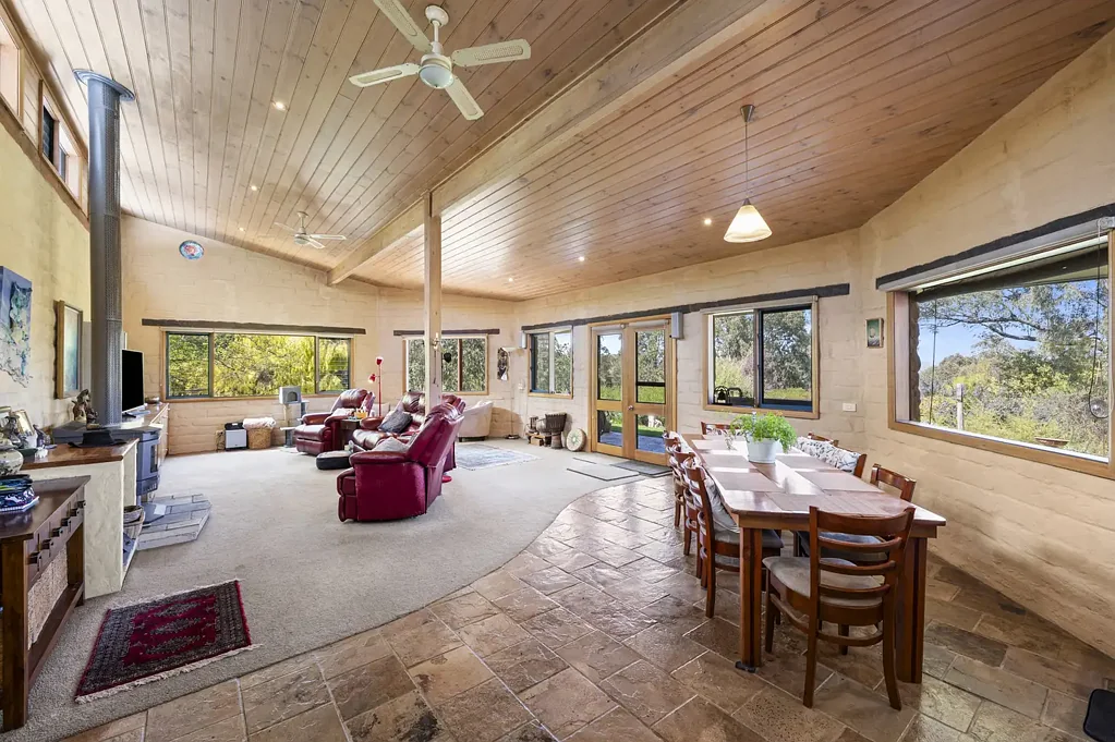 Tolmie 2બેડરૂમ Creative Spirit Meets Country Charm - A Unique Artisan Home Surrounded by Nature