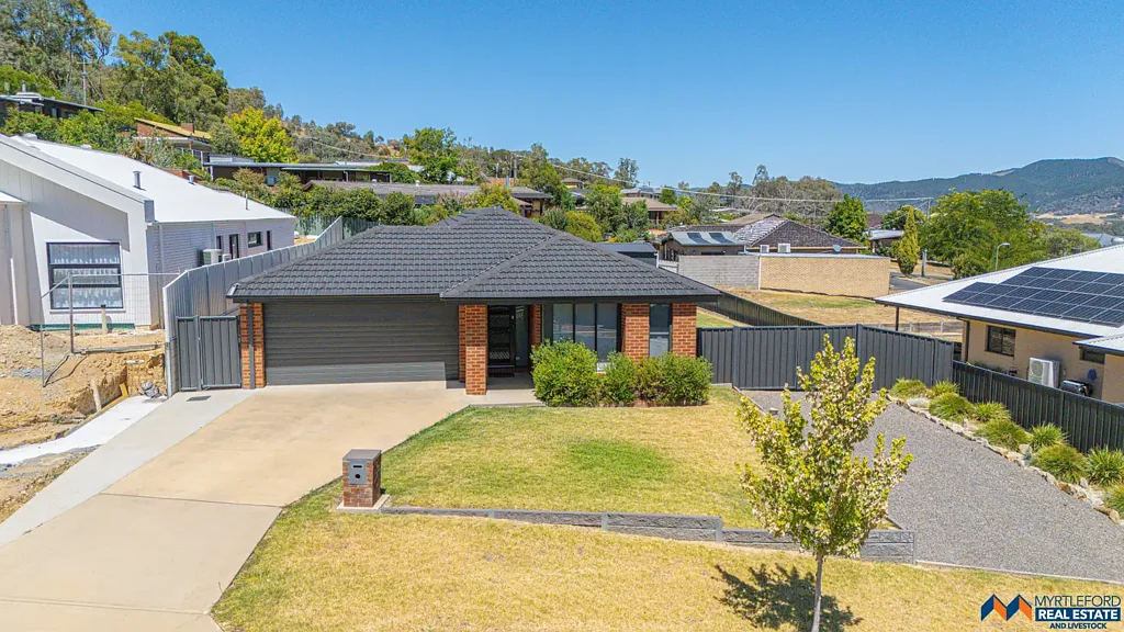 Myrtleford 4બેડરૂમ 4 Bedroom Family Home