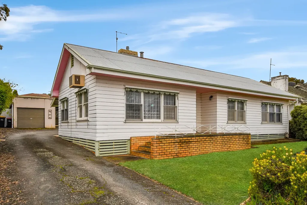 Stawell 3房  Roll Up Your Sleeves – Save Heaps