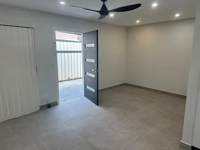 1/105 Rawson Road, Greenacre, NSW 2190, 2房, 1浴, Flat