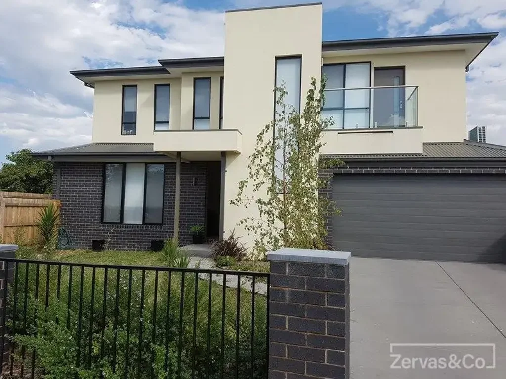 EXECUTIVE TOWNHOUSE WITH OWN STREET FRONTAGE