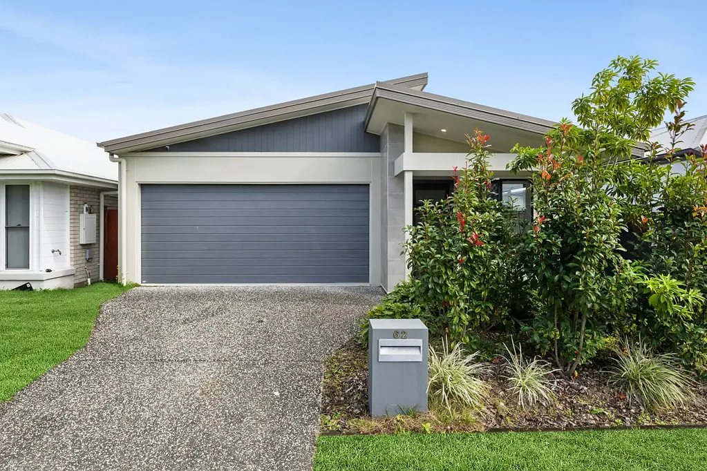 Palmview 4房  Stylish Family Living in the Heart of Village Green - REF: 4492